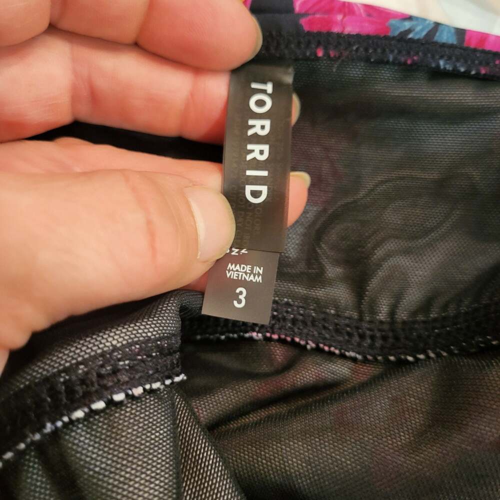 Torrid Black Floral Lace Trim Wireless plus-size Swim Dress Size 3 - Picture 4 of 5